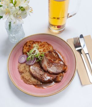 Traditionelle burgenländische Schmankerl im stilvollen Heurigen in Eisenstadt